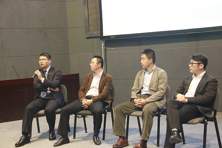 德國萊茵TUV羅黎副經(jīng)理參加圓桌討論。