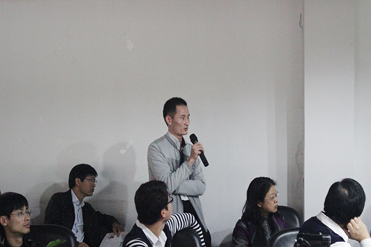 觀眾與演講嘉賓展開了激烈的討論。