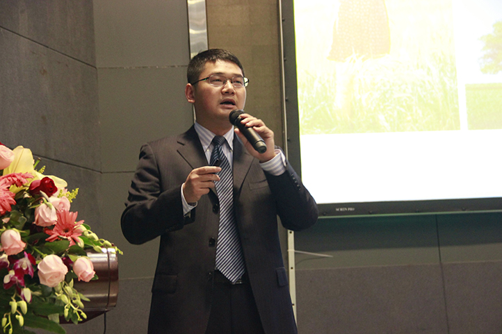 德國萊茵TUV羅黎副經(jīng)理參加可穿戴演講。