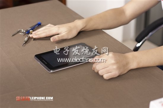 第一步當(dāng)然是要先瞟一眼了，因?yàn)榻酉聛聿鸪缮稑?，還不知道呢。