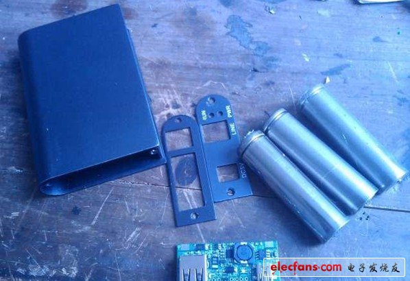 　　拆掉一個USB的貓，為了那個外殼（鋁合金材質(zhì)）