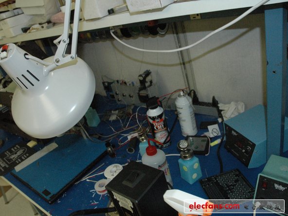 什么叫芯片封裝，現(xiàn)在該一目了然了吧？上圖主要是ARM 處理器+ RAM的封裝圖