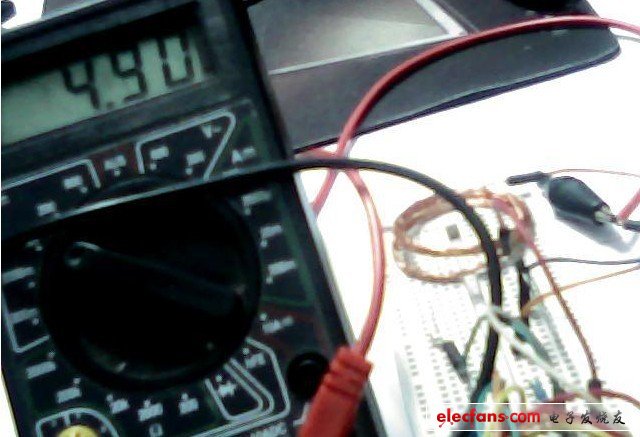 　5V供電，接收的電壓4.9V（如果調(diào)節(jié)可調(diào)電阻的話可以更高。）：