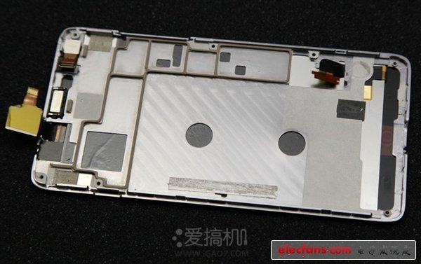 真值3456？拆開nubia Z5一探究竟