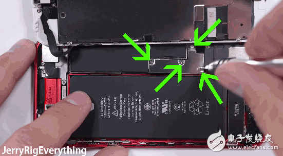 不喜歡紅色特別版iPhone 7的白色面板？教你100元打造黑紅版！