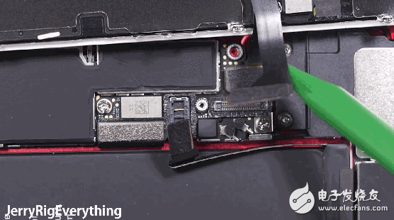 不喜歡紅色特別版iPhone 7的白色面板？教你100元打造黑紅版！