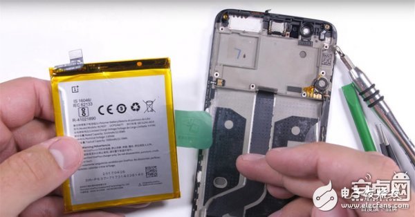 性價比到底有多高，一加手機5拆機圖給你答案