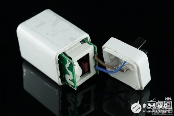 誰(shuí)是李鬼？真假OPPO VOOC閃充充電器對(duì)比拆解