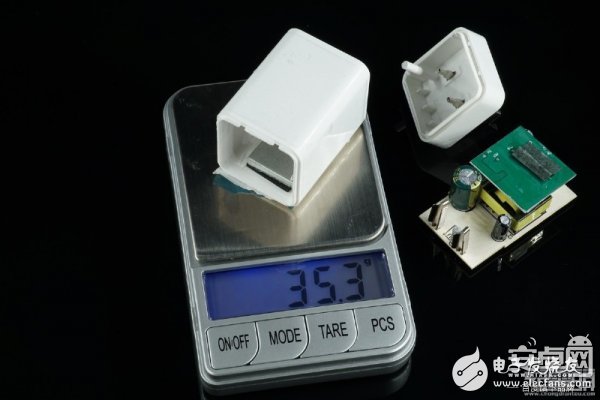 誰(shuí)是李鬼？真假OPPO VOOC閃充充電器對(duì)比拆解